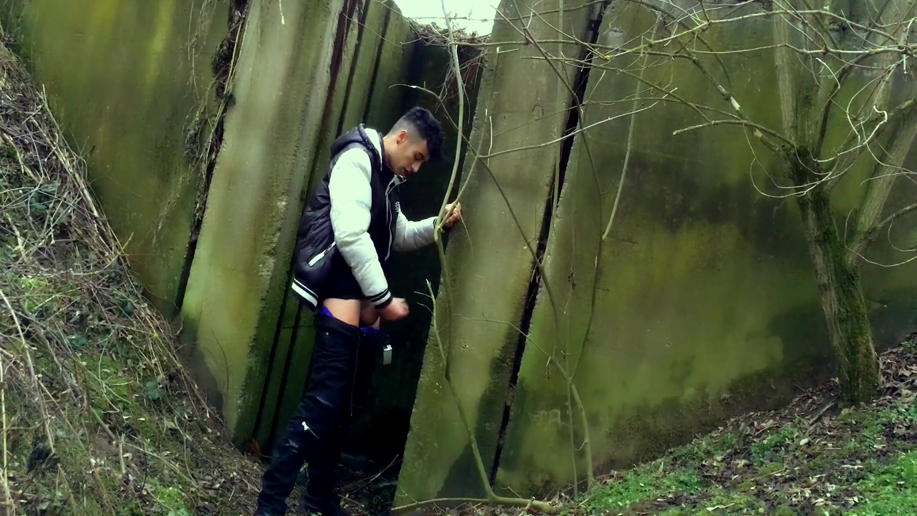 Autumn Jerk Off Under The Bridge – From Soft Cock Till Cum