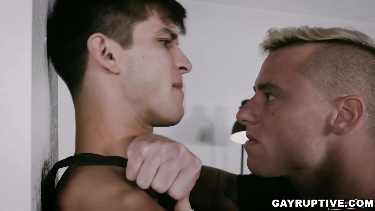 Two Soldiers Faill In Love In This Beautiful Scene