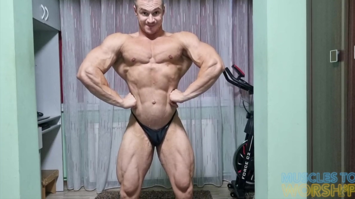 Young Bodybuilder Invites You To Worship