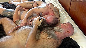 Daddys Hole – MuscleBearPorn