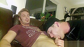 Hetero filmado pela webcam recebendo boquete