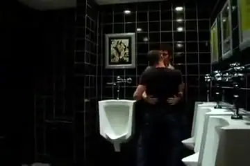 Gaymainstream-in toilet
