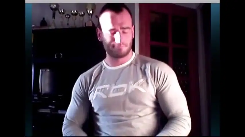 Naked bearded body builder cums