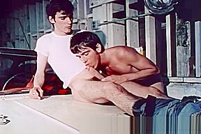 Young Mechanics Fuck on a Car – CRUISIN’ 57 (Toby Ross, 1979)