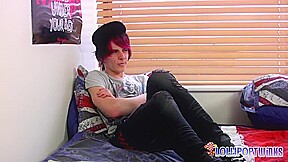 LollipopTwinks: Adorable Brit Damien Warms Up With A Steamy Solo Performance