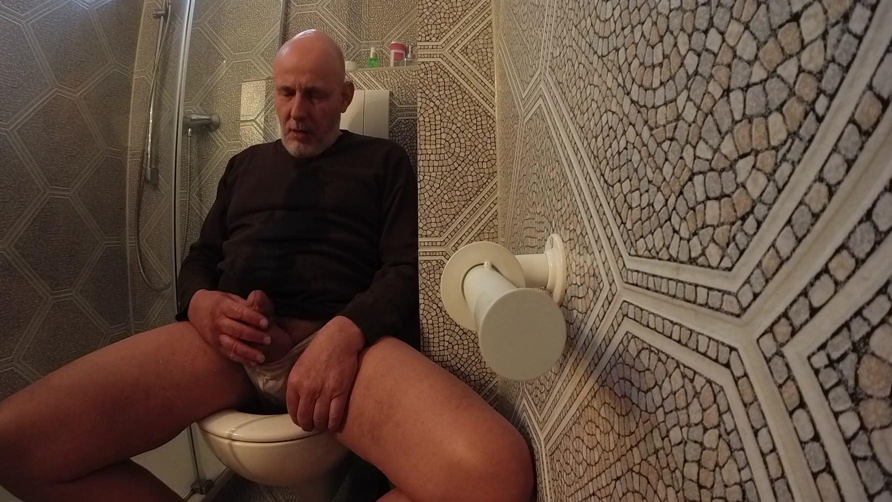 Restroom Is To Small – Tired Pee