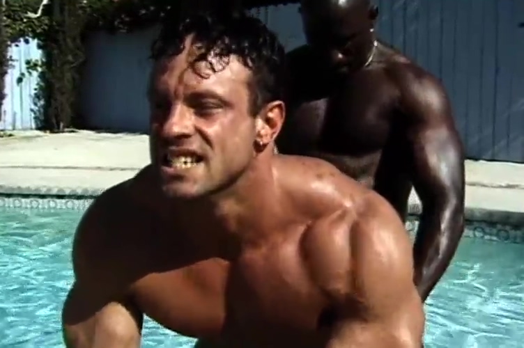 Bauarbeiter-kumpels Nach Feierabend Im Pool Lutschen Und Danach Alle Zusammen Abspritzen 6 Min