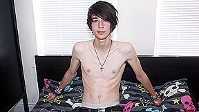 Inexperienced Bi Boy Tommy Strokes It – Tommy May Jerks