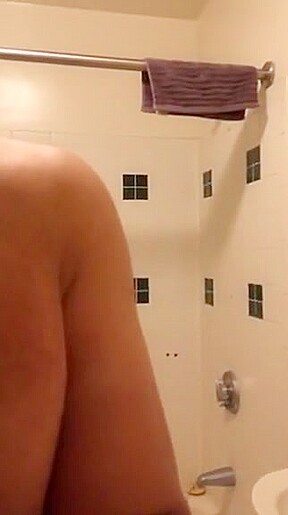 vlog #78 showering, brushing my teeth, and combing my hair