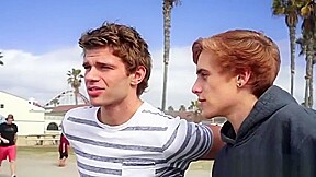 am Strand aufgerissen