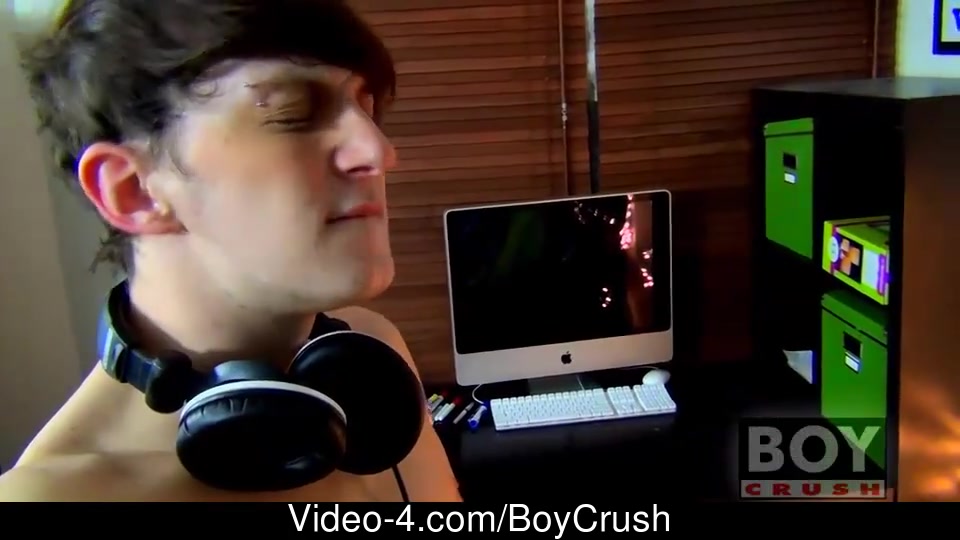 Gay teen 18+ with perky ass strokes his cock